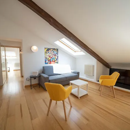 Apartment Napolidays Mansarda Garibaldi By Dimorra