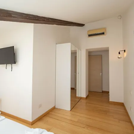 Napolidays Mansarda Garibaldi By Dimorra