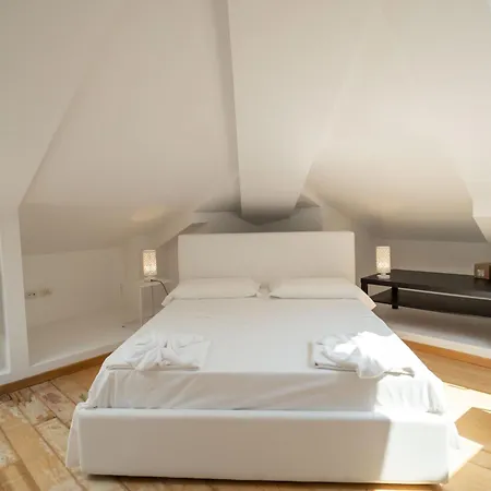 Napolidays Mansarda Garibaldi By Dimorra